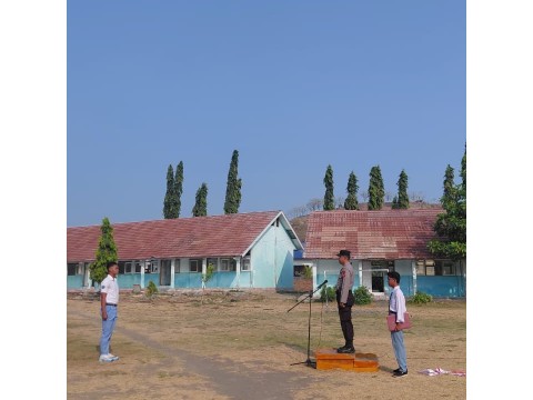 KAPOLSEK SANGGAR MENJADI PEMBINA UPACARA DI SMKN 1 SANGGAR